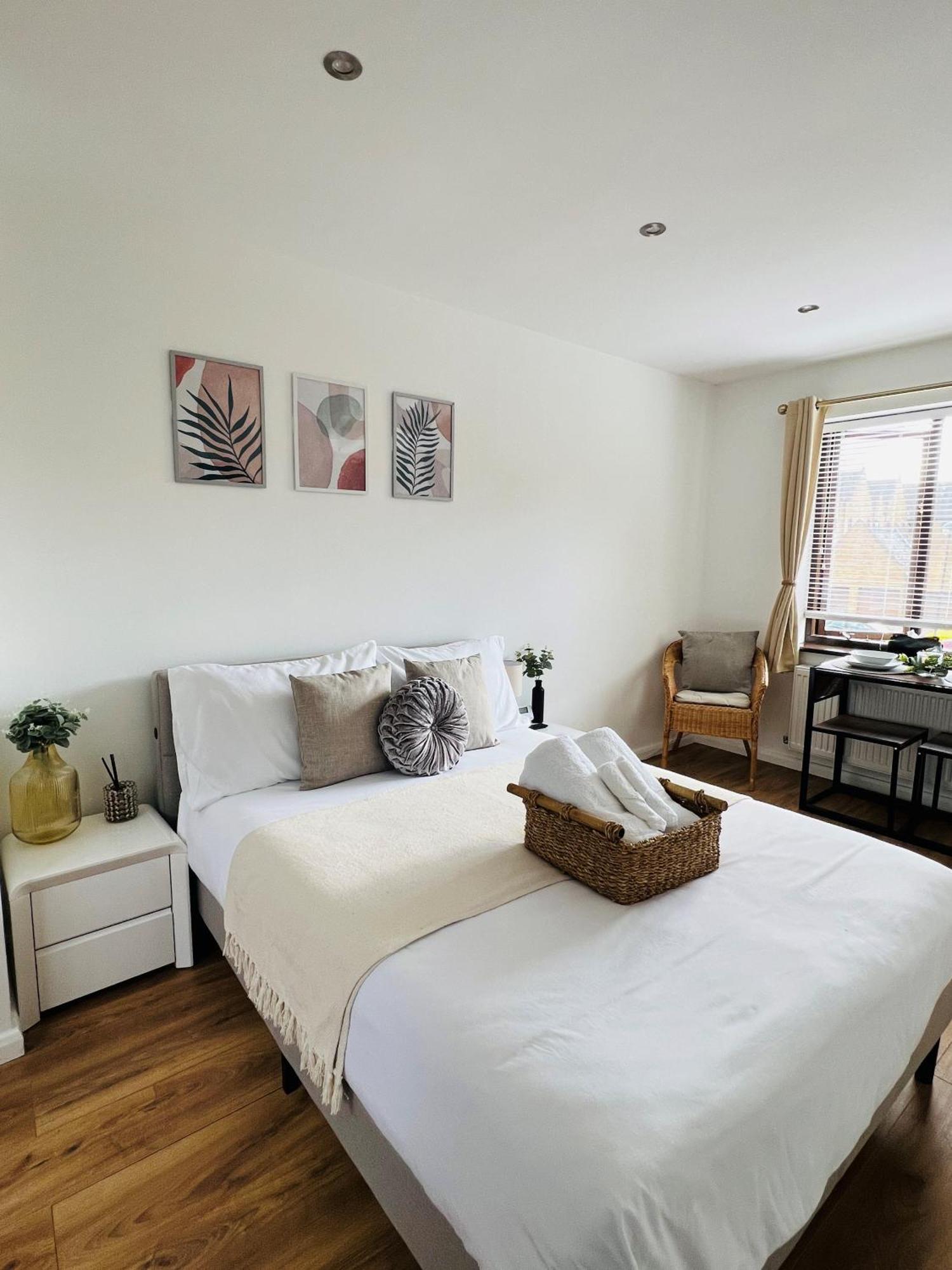 Studio Apartment ลอนดอน ภายนอก รูปภาพ